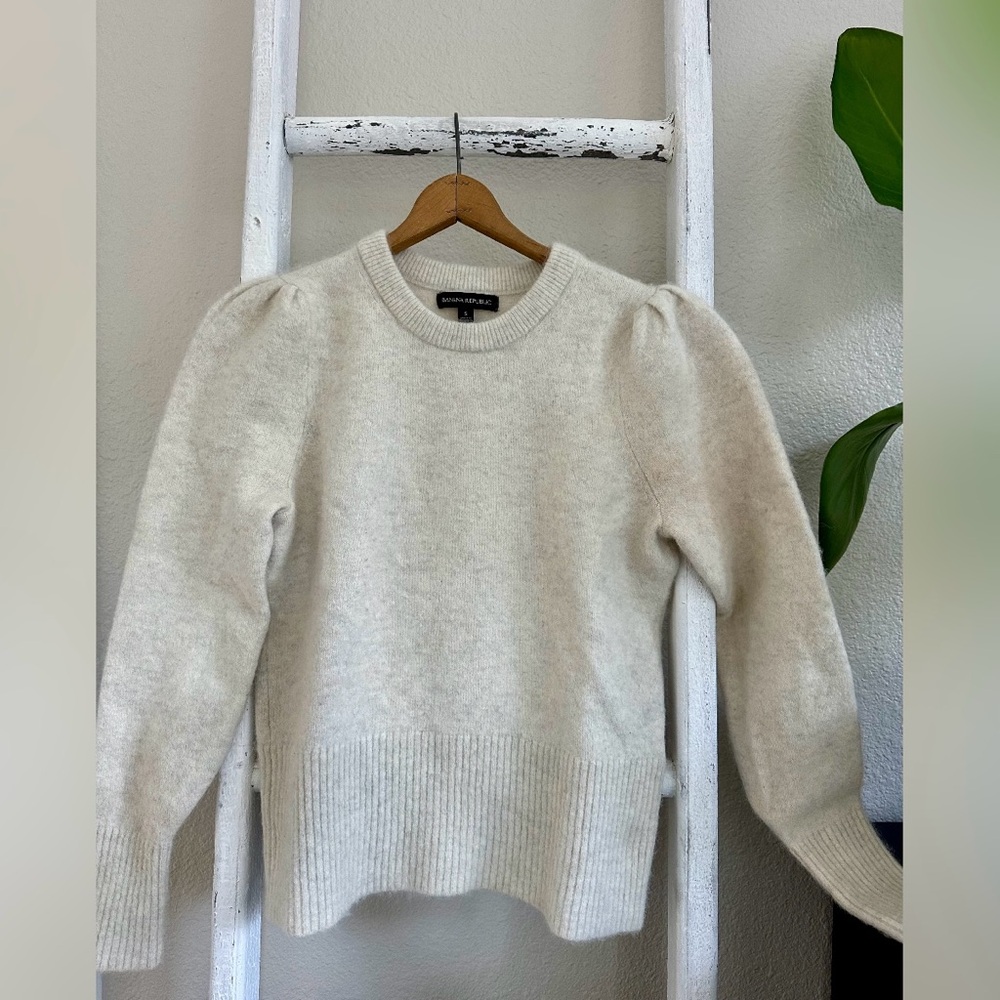 Banana Republic Soft Alpaca/Wool Blend Cream Crew Neck Sweater